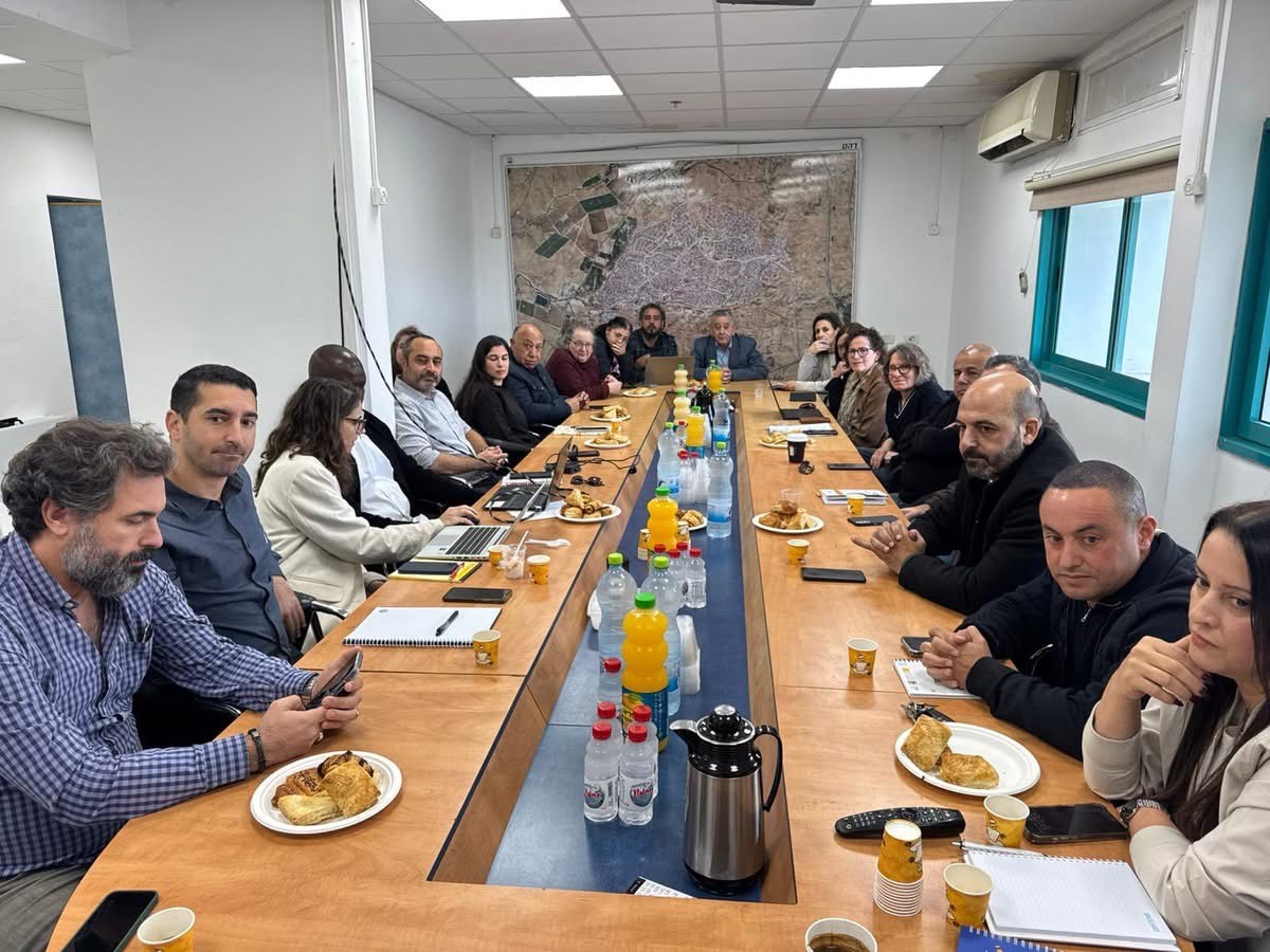 You are currently viewing لقاء مهني موسّع في بلدية رهط لبحث العنف وبرامج محاربته